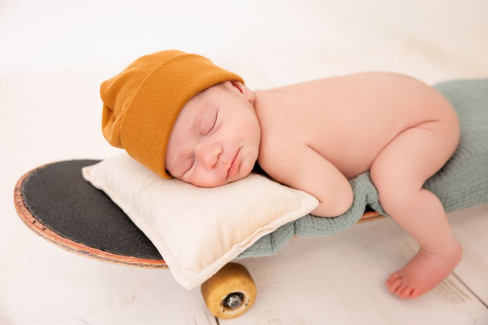 best Long Island newborn photographer, best Nassau county newborn photographer, newborn skateboard photo shoot, newborn skateboard theme