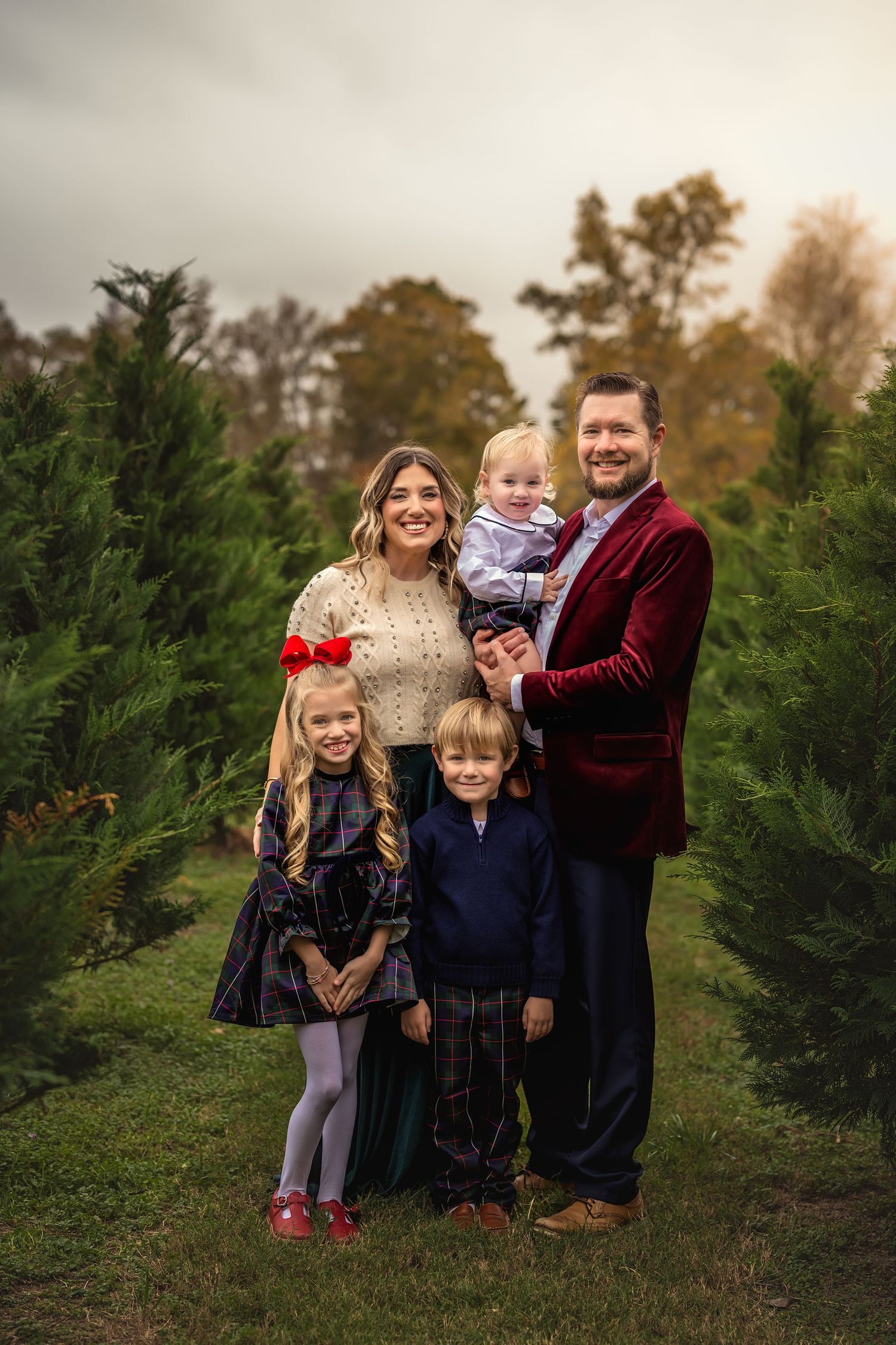 What to Wear for Elegant Christmas Tree Farm Photos - Marietta Photographer  : Christian Michelle Photography