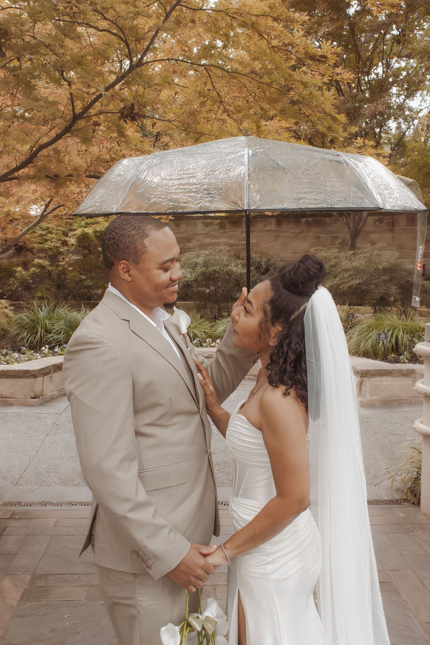 Wedding day photos at the Dallas arboretum
