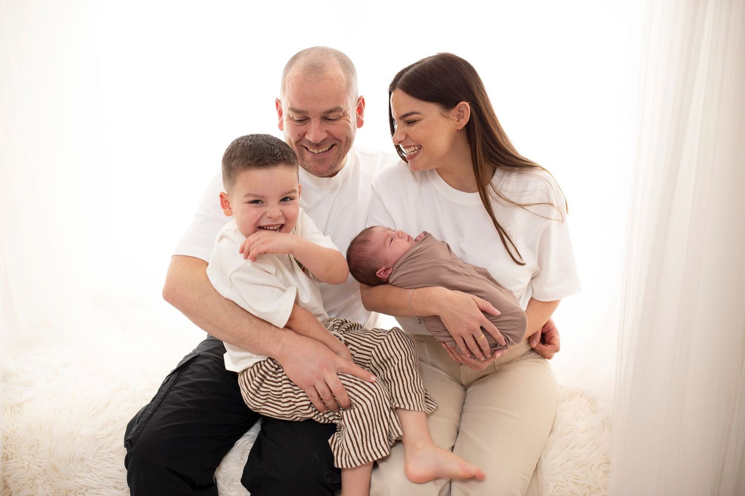 newborn baby photoshoot by little wonderland photography widnes cheshire runcorn frodsham warrington st helens liverpool