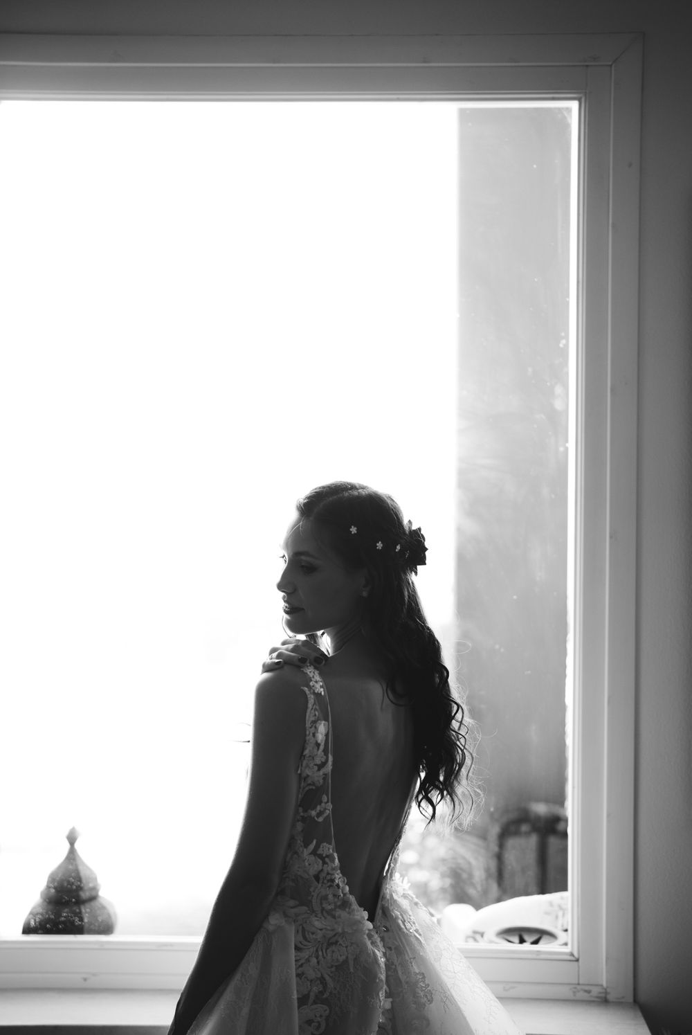 Backlit portrait of the bride during her preparations at Villa Casa Rossa in Imperia.