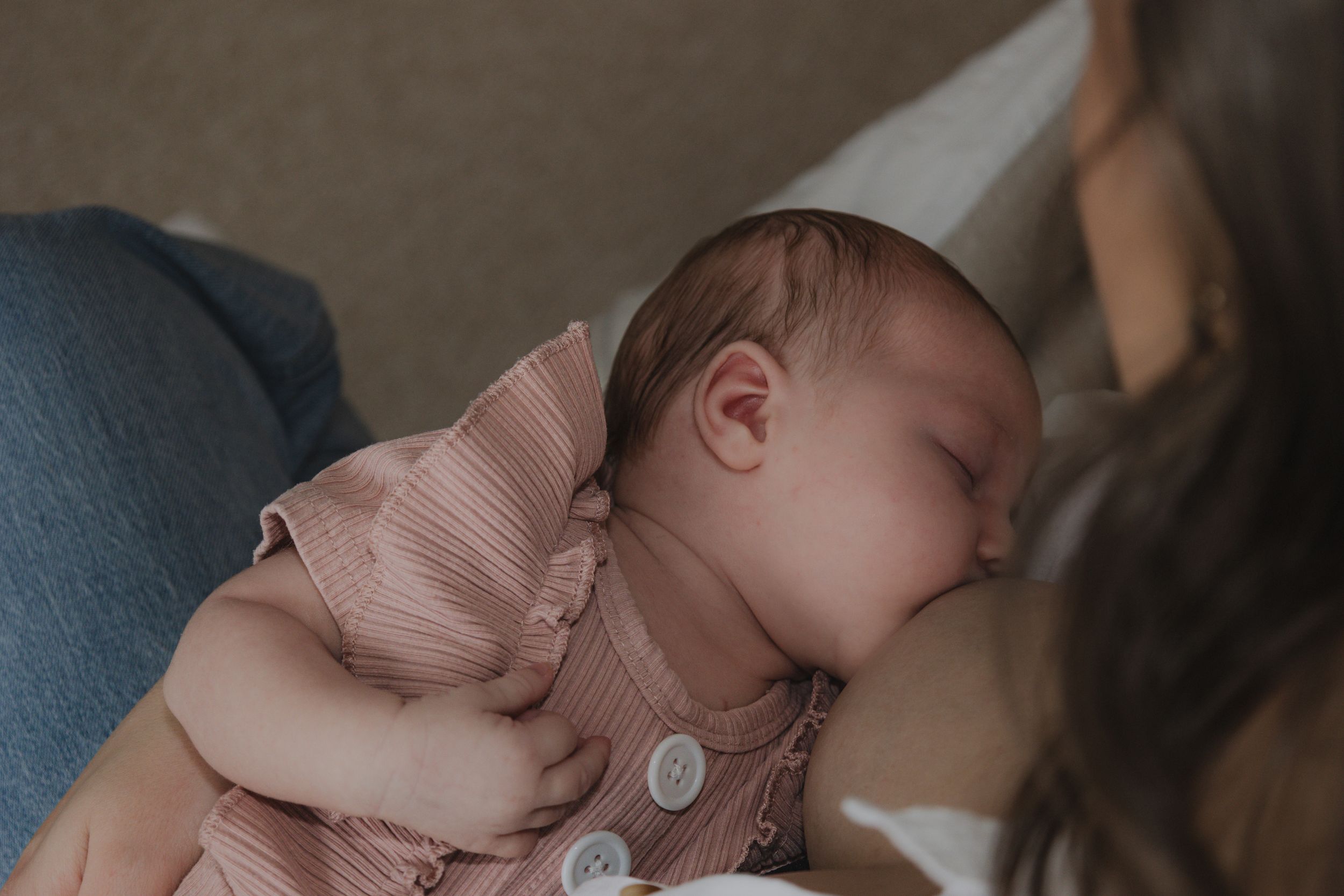 close up of baby feeding in mums  arms, newborn lifestyle session in Thetford, muted tones, soft light