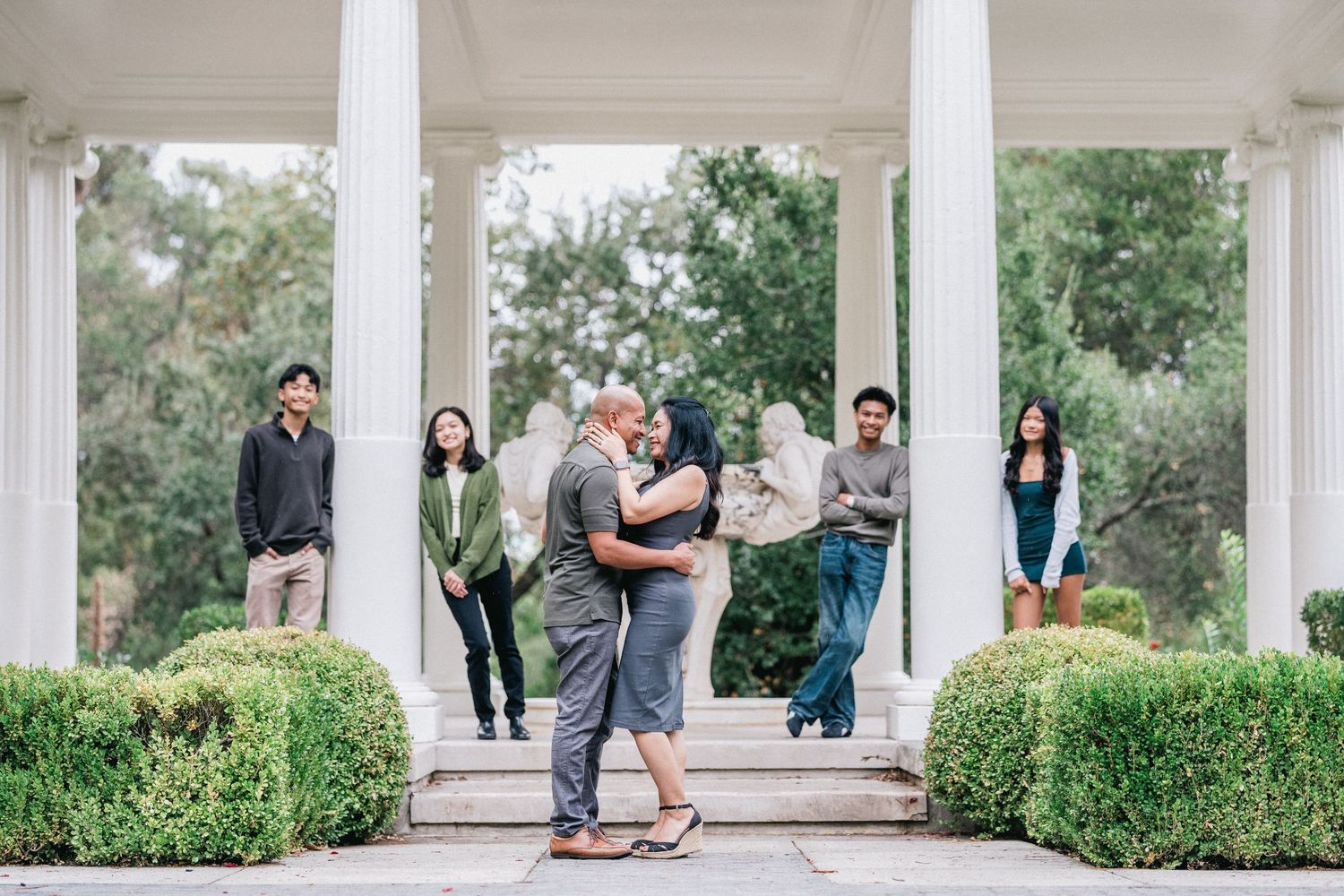 Family photo session session at Villa Montalvo.