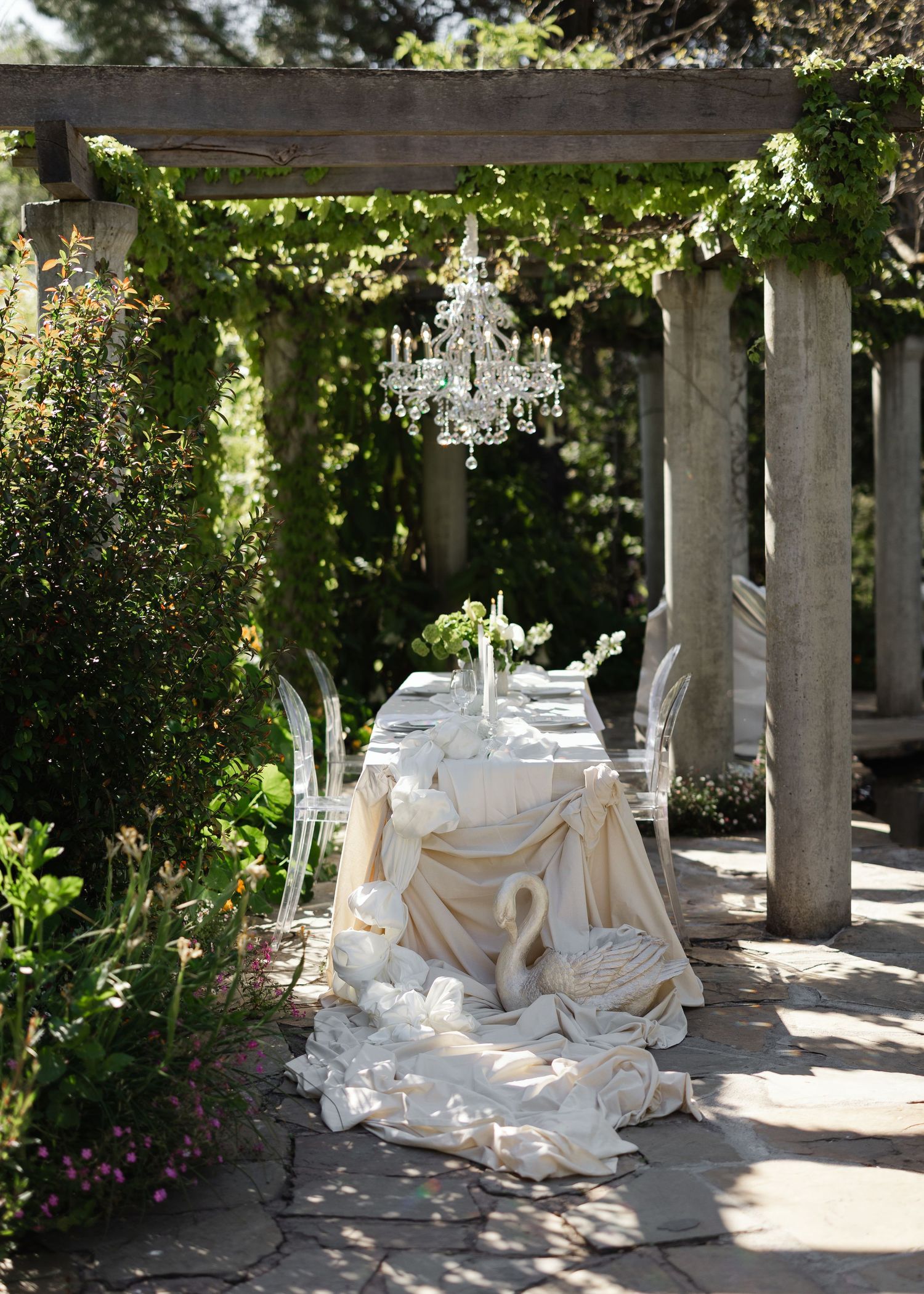 A wedding table scape at Al Ru Farm in Adelaide Hills, photo taken by an Adelaide wedding photographer