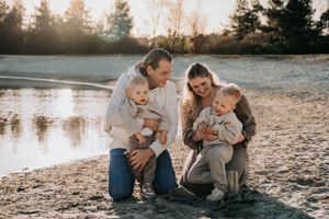 Golden Hour gezinsshoot - Malon Voortman Fotografie