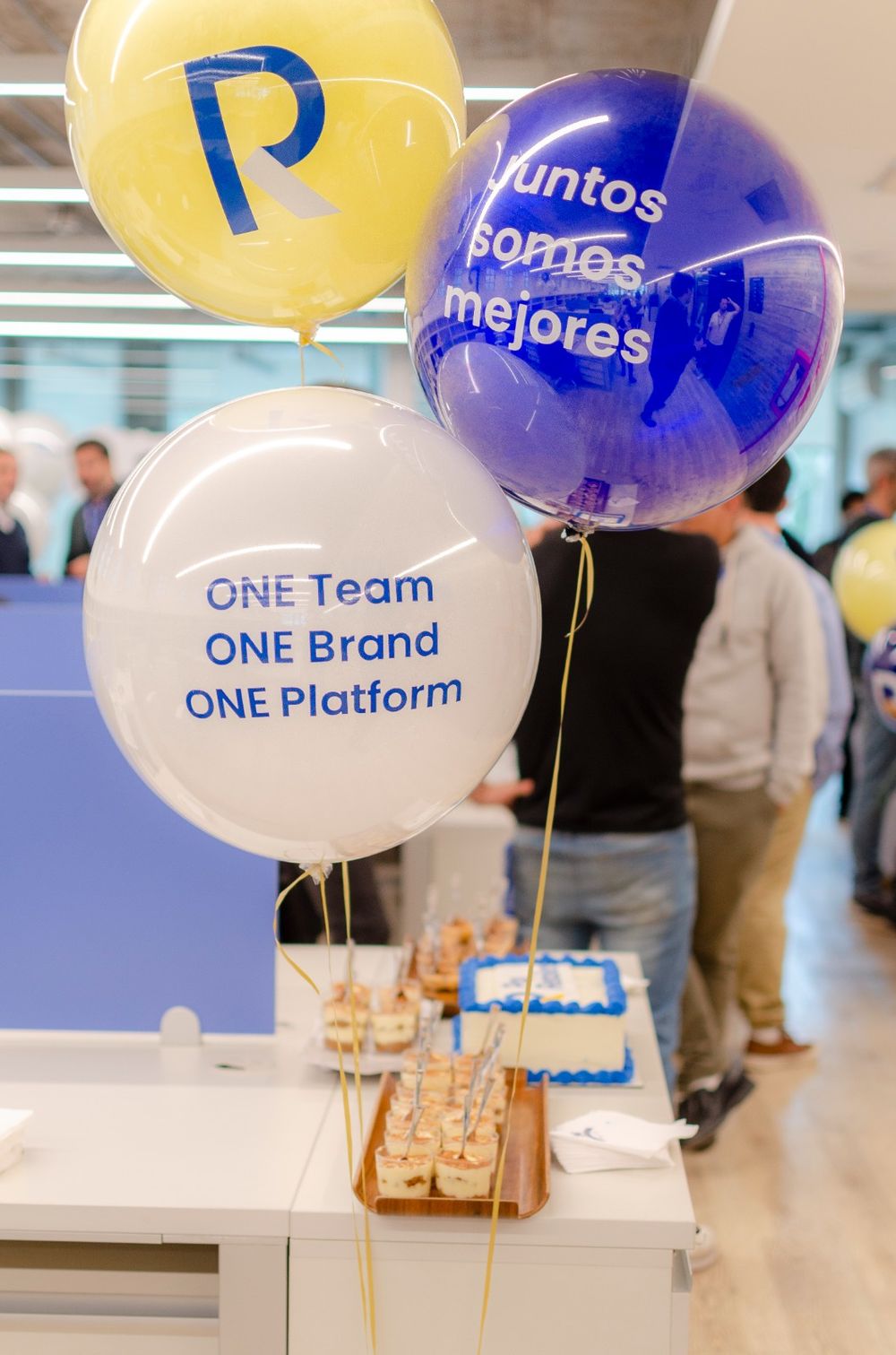 Empresas.
Sesión para cubrir inauguración de oficinas