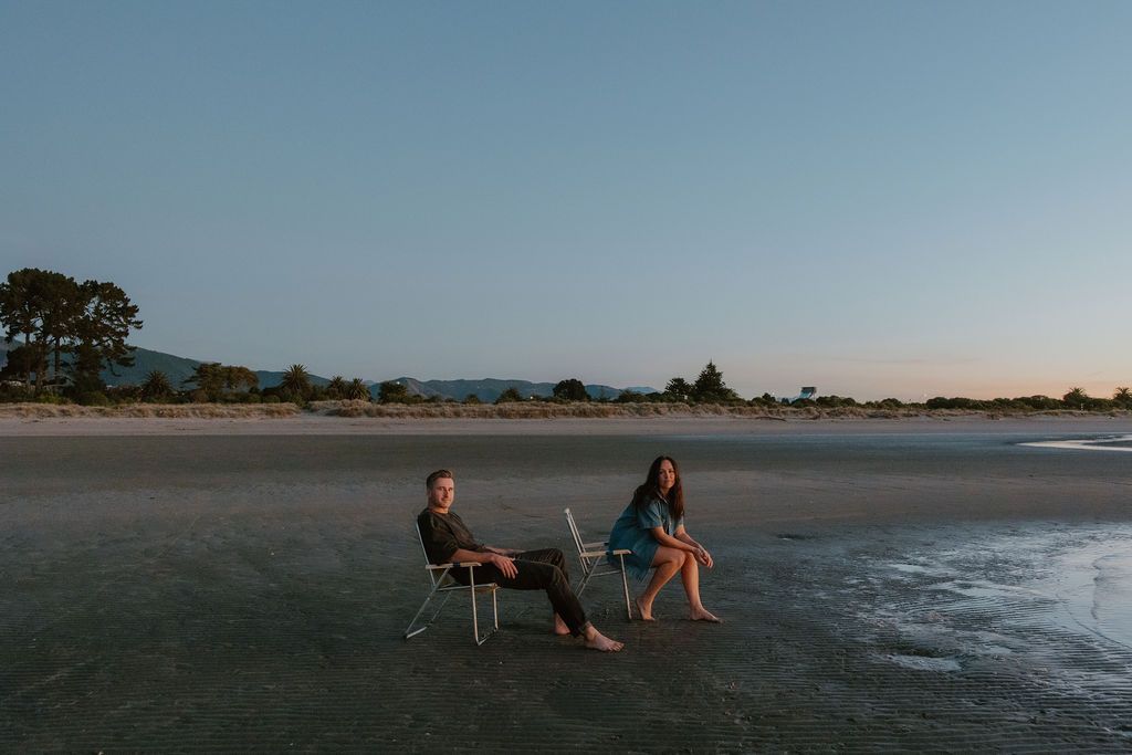 Fun laidback sunset couples photos at Tahunanui Beach, Nelson Tasman. Howdy Pictures are film wedding photographers in New Zealand