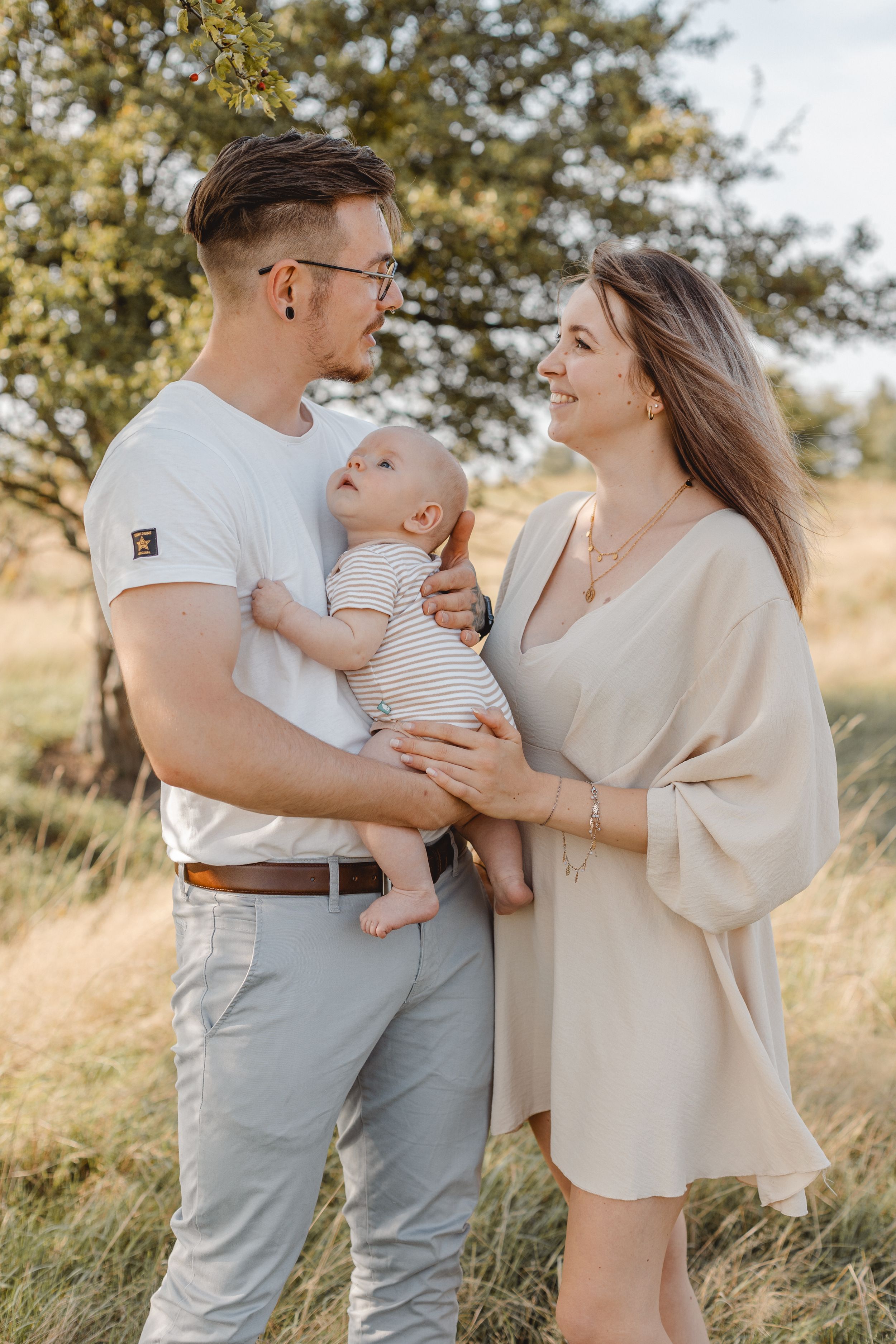 Familienfotograf in Grimma und Leipzig – authentisches Familienshooting mit echten, warmen Familienmomenten.