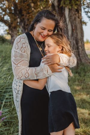 Familienfotograf in Grimma und Leipzig – authentisches Familienshooting mit echten, warmen Familienmomenten.