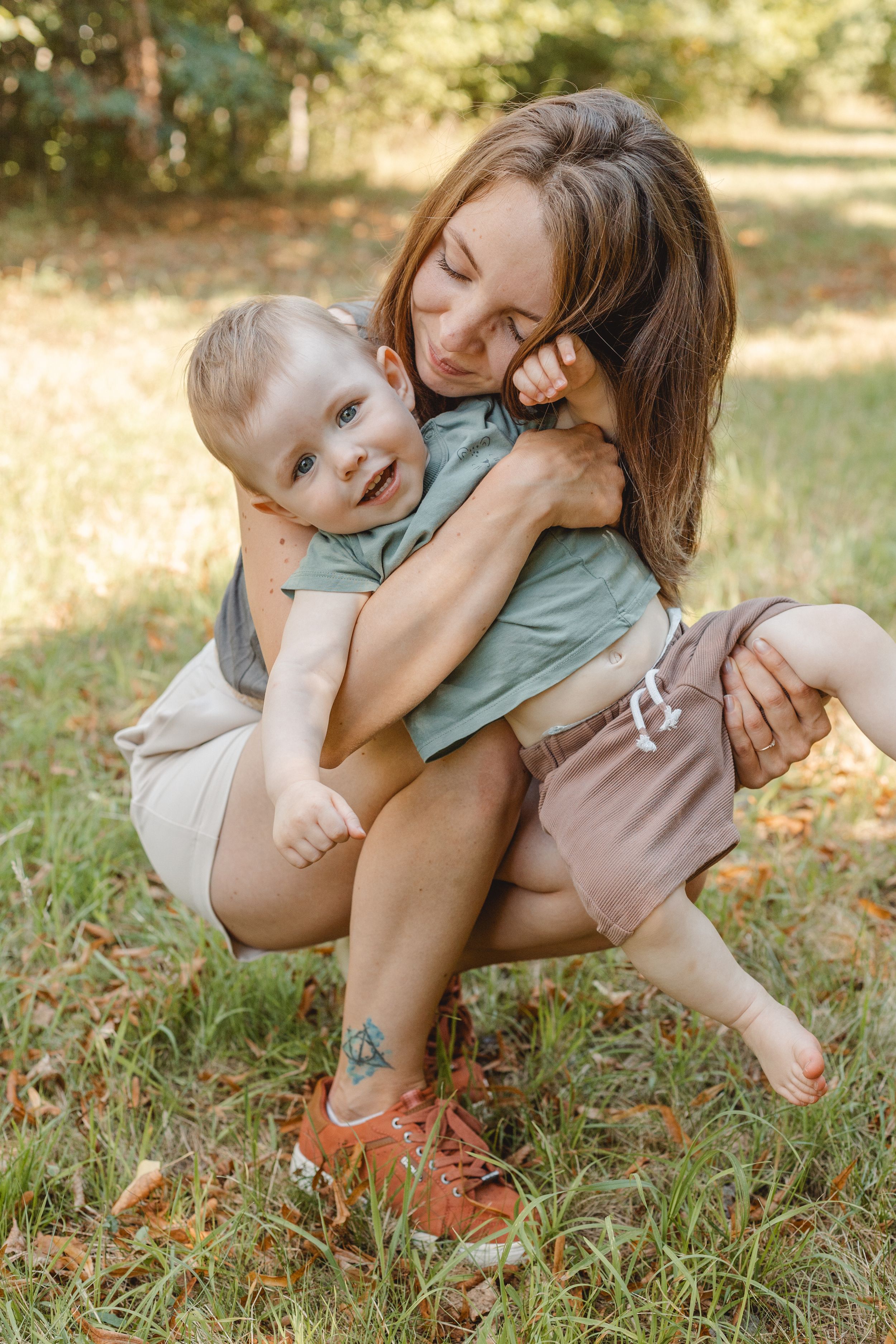 Authentisches Familienshooting in Grimma und Leipzig – lebendige, warme Familienmomente.