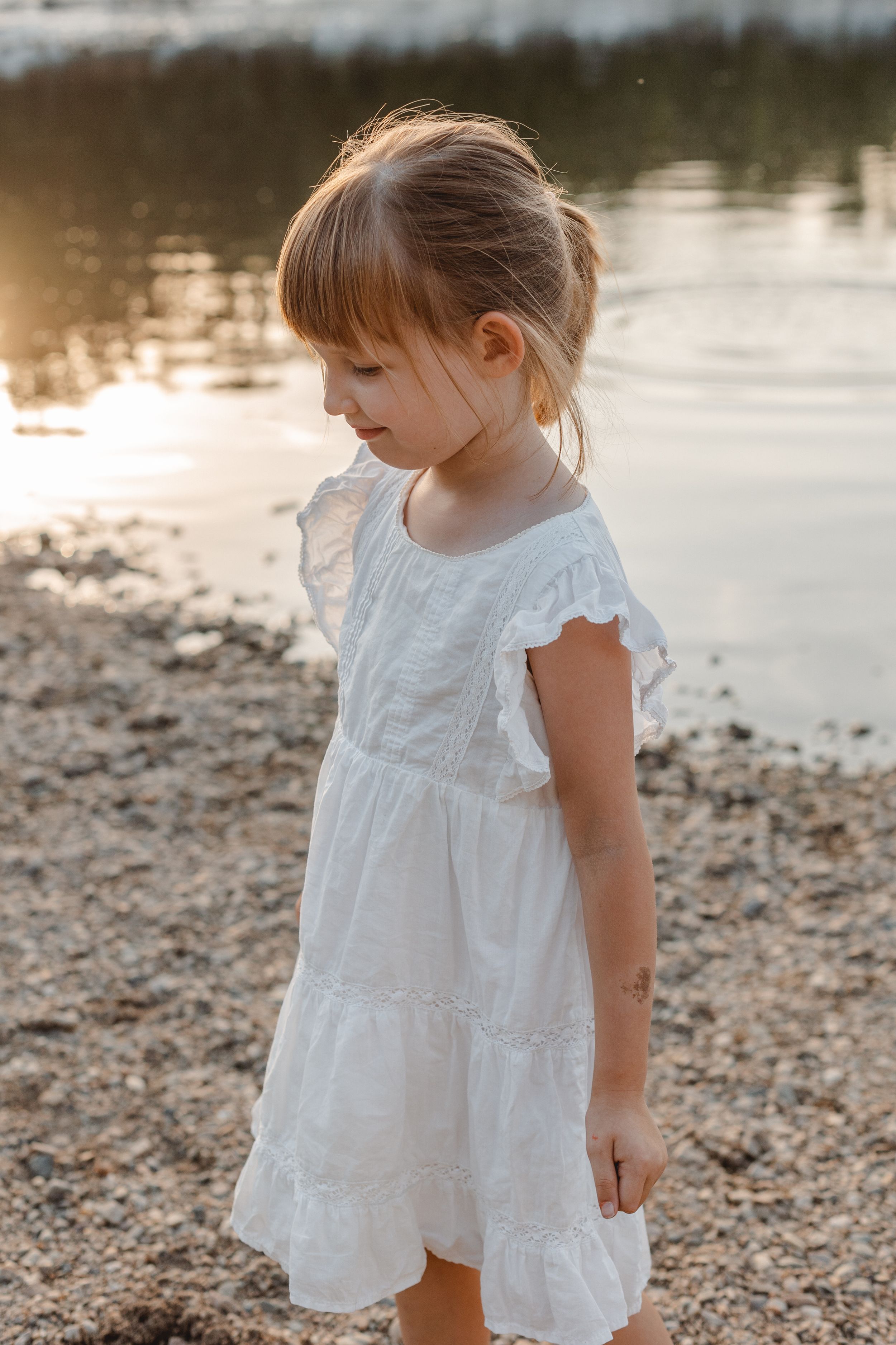 Familienfotograf in Grimma und Leipzig – authentisches Familienshooting mit echten, warmen Familienmomenten.