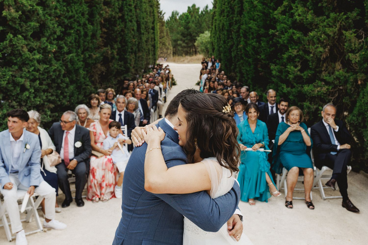 Outdoor wedding ceremony at Quinta Valle do Riacho in Alenquer