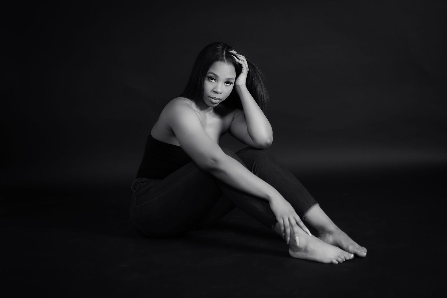 Helping women affirm who they are. Headshots, birthdays, family, milestones, self love. Love Supreme: A Self Love Experience