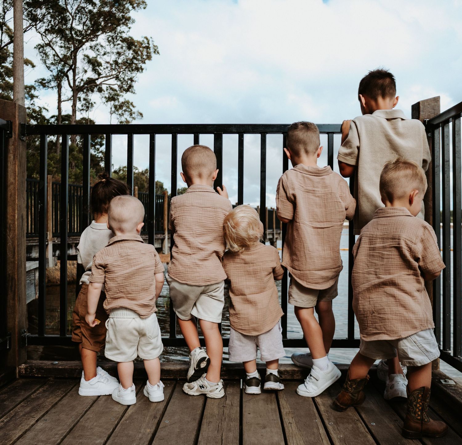Extended family photography session at Ewen Maddock Dam on the Sunshine Coast.