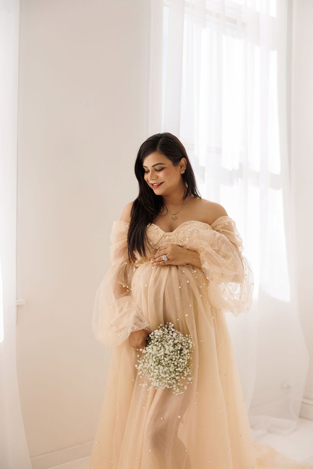 Chicago luxury maternity photography session showcasing elegant studio maternity portraits. Fine art maternity images for modern expecting m