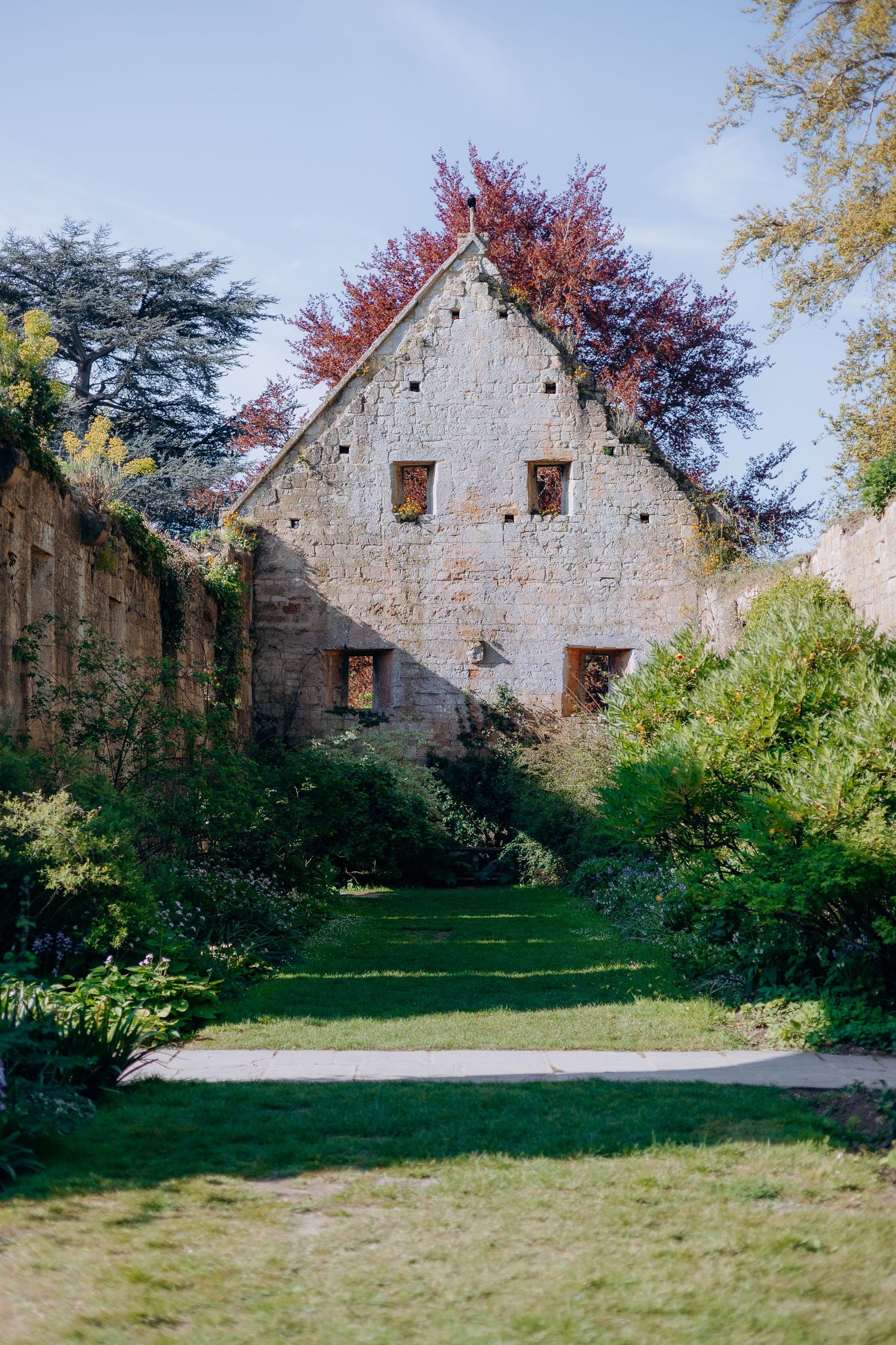 Views across the grounds at Sudeley Castle wedding venue.