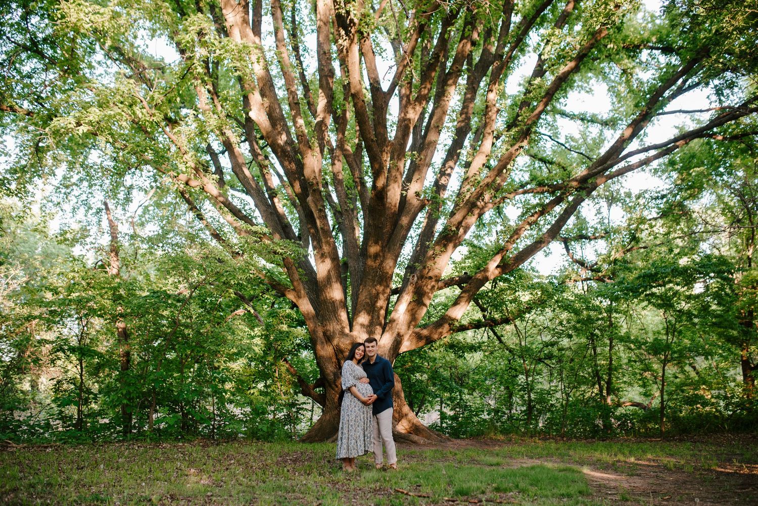 Maternity pregnancy photo session in Sedgwick County Park, family pictures in Wichita, KS, by Jessica Nadine Photography
