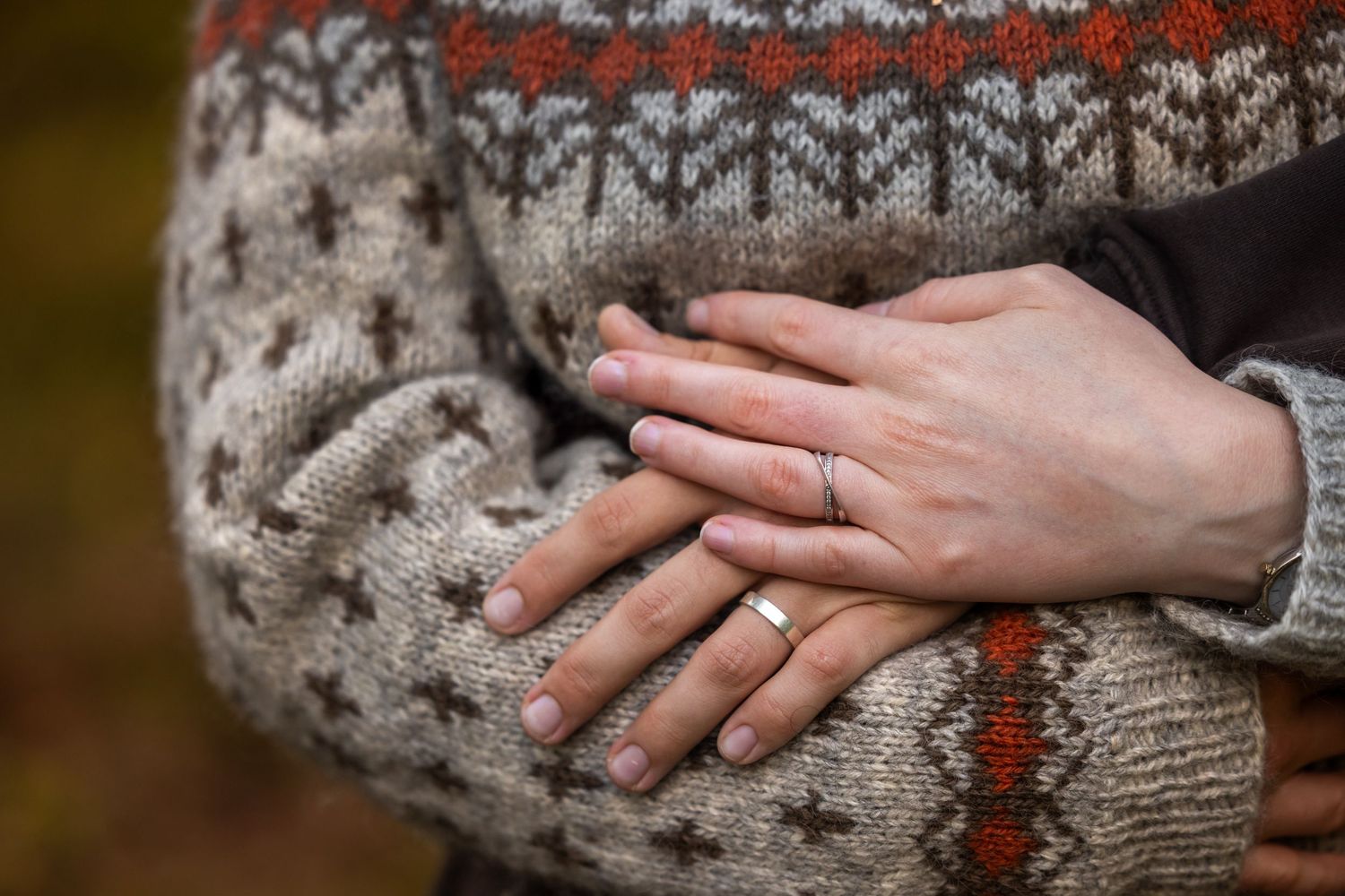 engagement rings on a cozy sweater captured during an engagement shoot in skåne