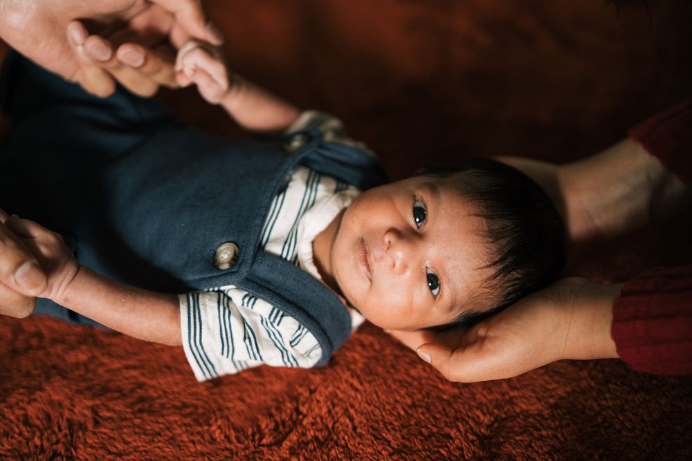 At home newborn and family portraits. Photography by Two Birds. Lockport, Illinois Photographer.