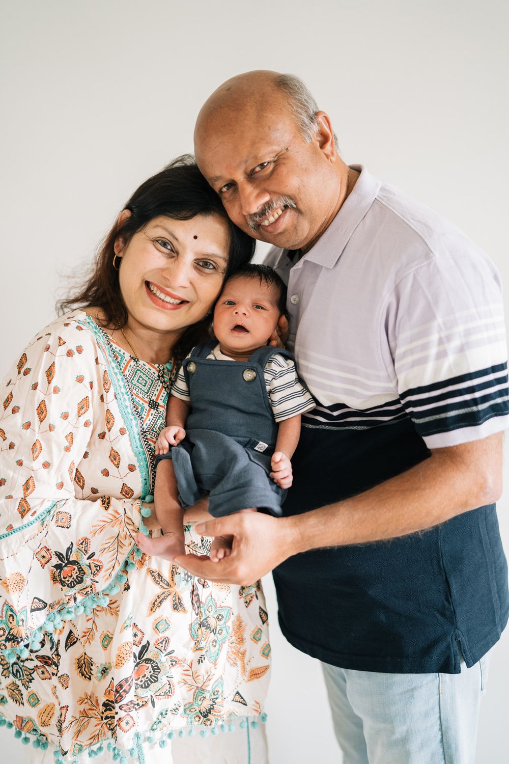 At home newborn and family portraits. Photography by Two Birds. Lockport, Illinois Photographer.