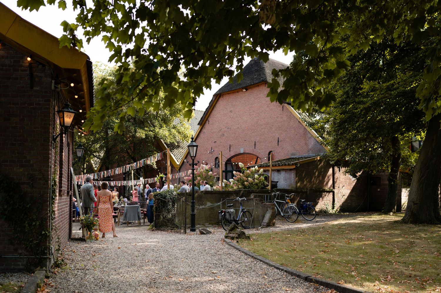 Herenboerderij de Hucht - trouwlocatie - Bruiloft fotograaf - Elles Yanna Photography
