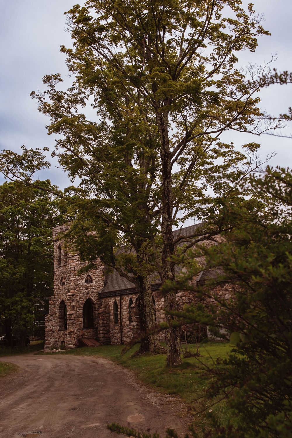 Cragsmoor stone church wedding ceremony in Hudson Valley NY