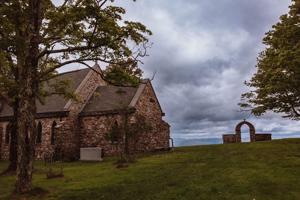 Cragsmoor stone church wedding ceremony in Hudson Valley NY