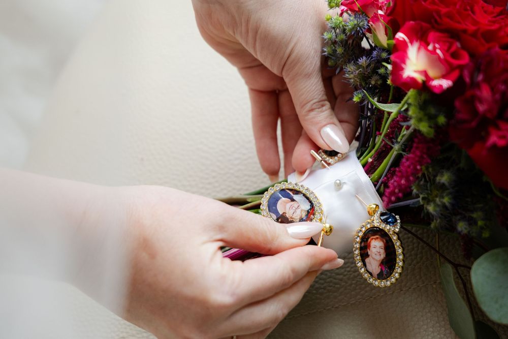 Adding memorial photos to a bridal bouquet. Perth Wedding Photographer