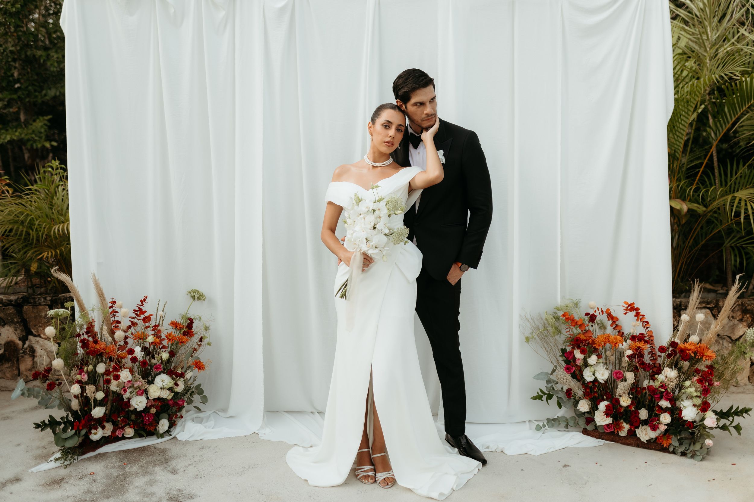 Styled shoot happend in Casa Xolo, Tulum, showing this beautiful location in the middle of the jungle.
Tulum wedding photographer