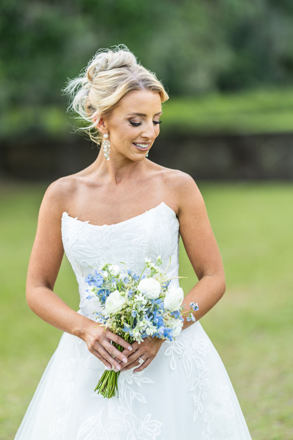 bride, bridal gown, bridal portraits, bridal session, bouquet, wedding photos, wedding photographer, fashion, white dress, beautiful brides