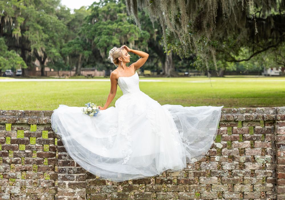 bride, bridal gown, bridal portraits, bridal session, bouquet, wedding photos, wedding photographer, fashion, white dress, beautiful brides