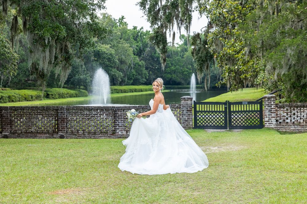 bride, bridal gown, bridal portraits, bridal session, bouquet, wedding photos, wedding photographer, fashion, white dress, beautiful brides