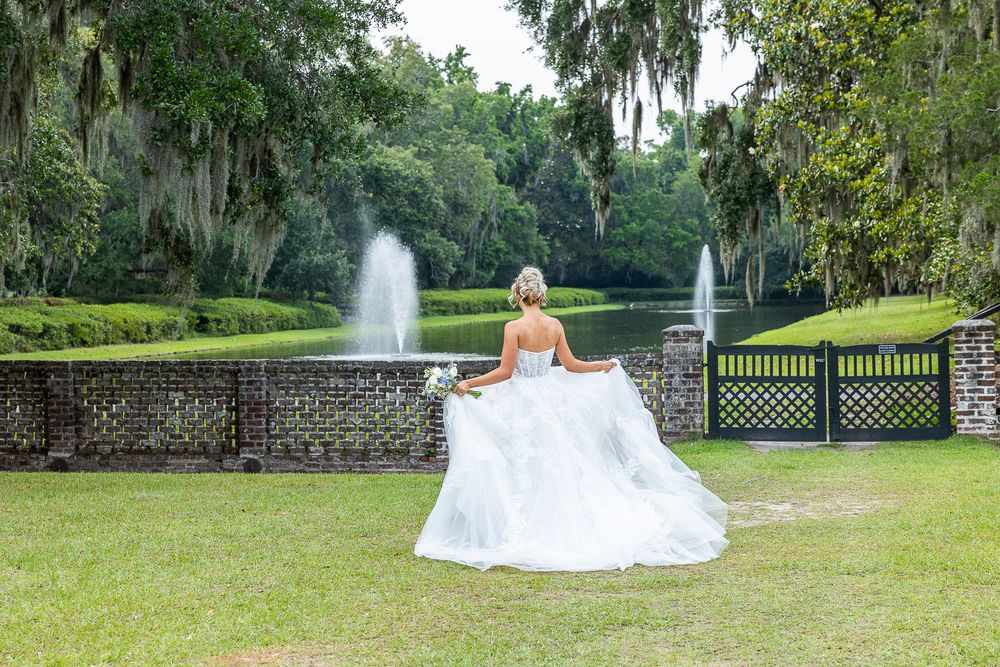 bride, bridal gown, bridal portraits, bridal session, bouquet, wedding photos, wedding photographer, fashion, white dress, beautiful brides