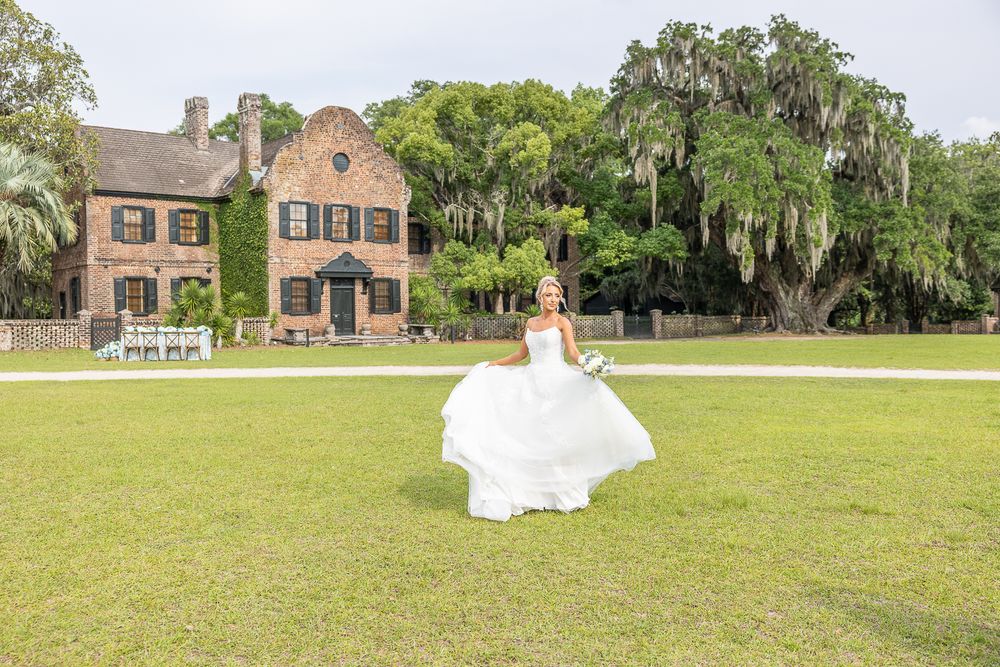 bride, bridal gown, bridal portraits, bridal session, bouquet, wedding photos, wedding photographer, fashion, white dress, beautiful brides