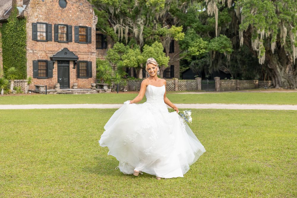 bride, bridal gown, bridal portraits, bridal session, bouquet, wedding photos, wedding photographer, fashion, white dress, beautiful brides