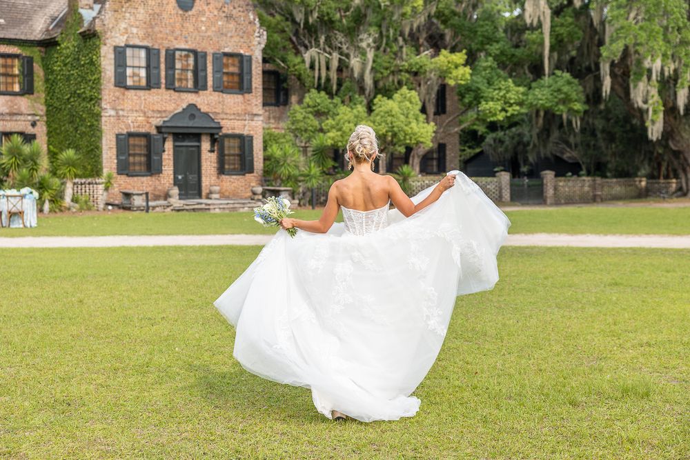 bride, bridal gown, bridal portraits, bridal session, bouquet, wedding photos, wedding photographer, fashion, white dress, beautiful brides