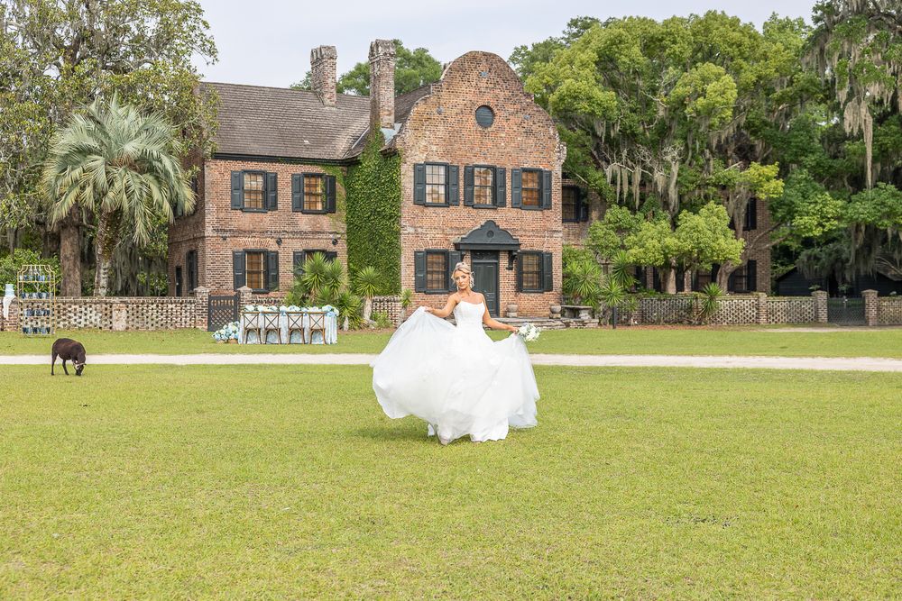 bride, bridal gown, bridal portraits, bridal session, bouquet, wedding photos, wedding photographer, fashion, white dress, beautiful brides