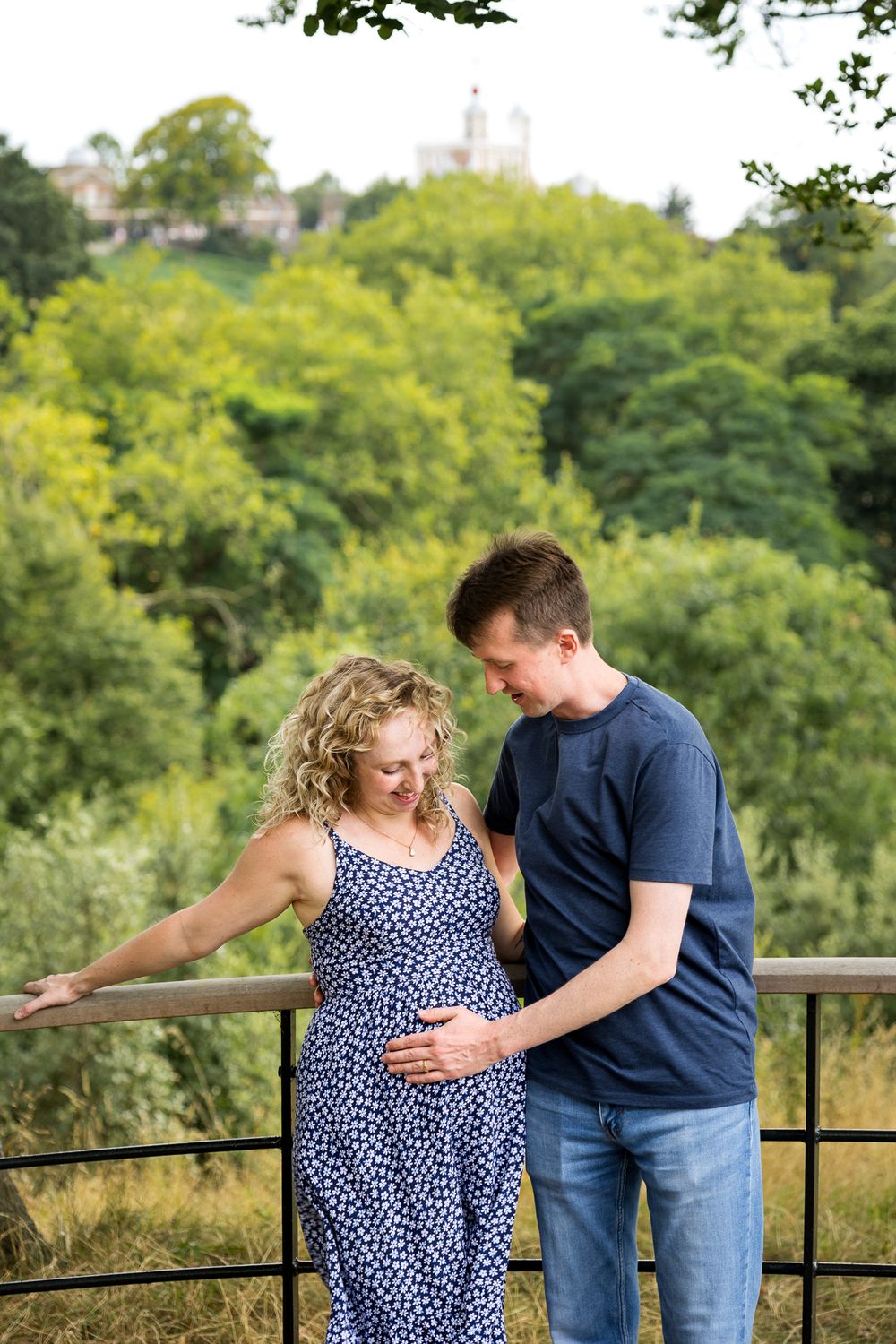 candid maternity photos