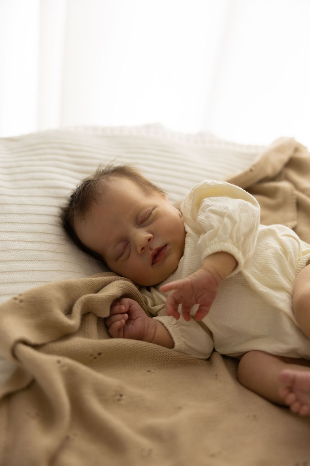 central coast maternity photographer capturing pregnancy