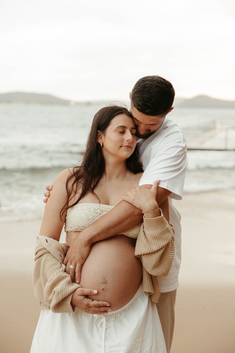 central coast maternity photographer capturing pregnancy