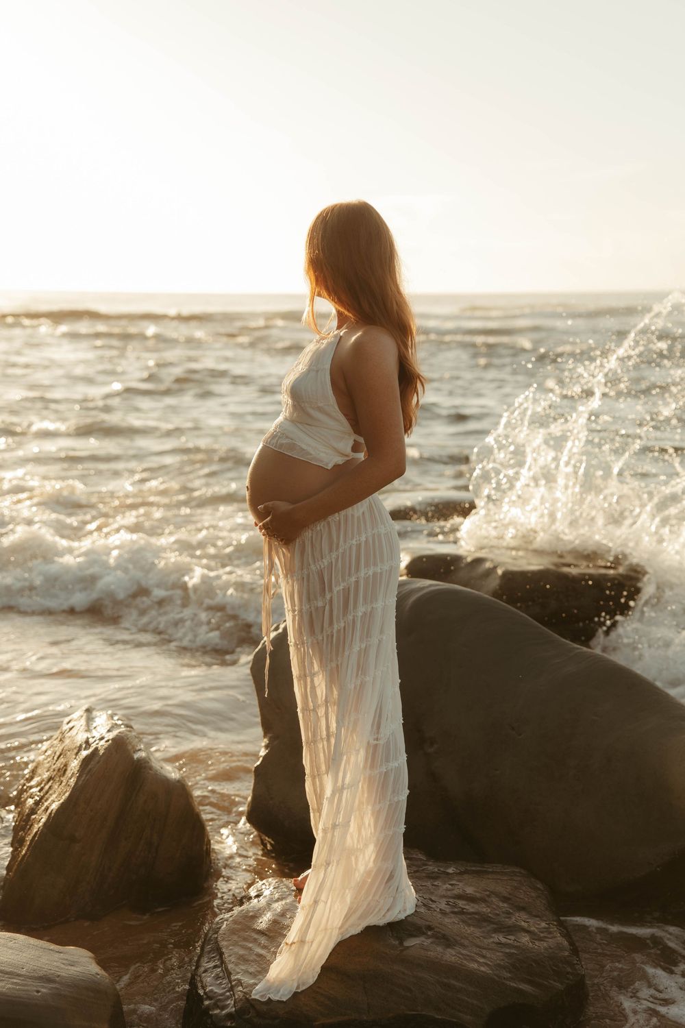 central coast maternity photographer capturing pregnancy