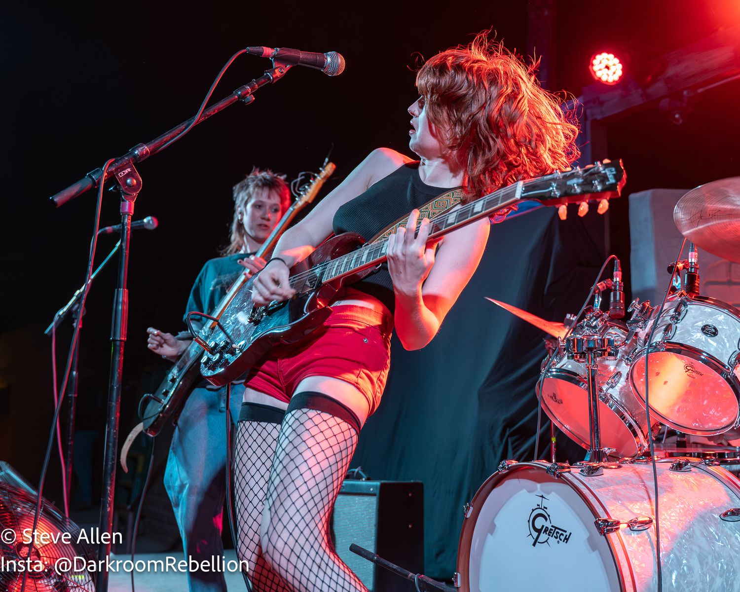 Ellie Livingston Die Spitz at Pappy and Harriet's in Pioneertown