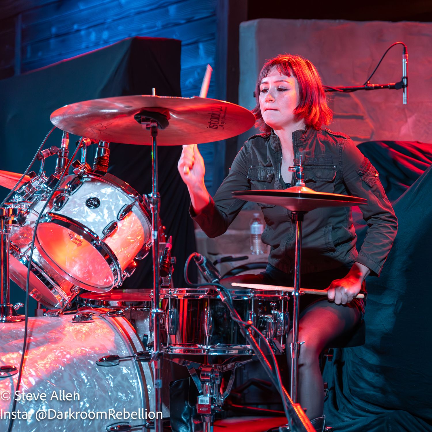 Chloe Andrews Die Spitz at Pappy and Harriet's in Pioneertown