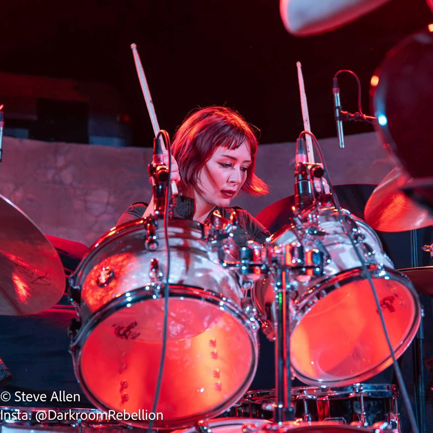 Chloe Andrews Die Spitz at Pappy and Harriet's in Pioneertown