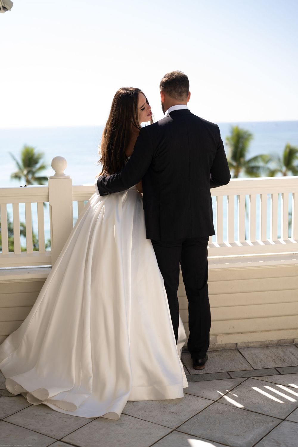 wedding photographer in Oahu Hawaii
Wedding beach photo session 
wedding at Oahu Hawaii