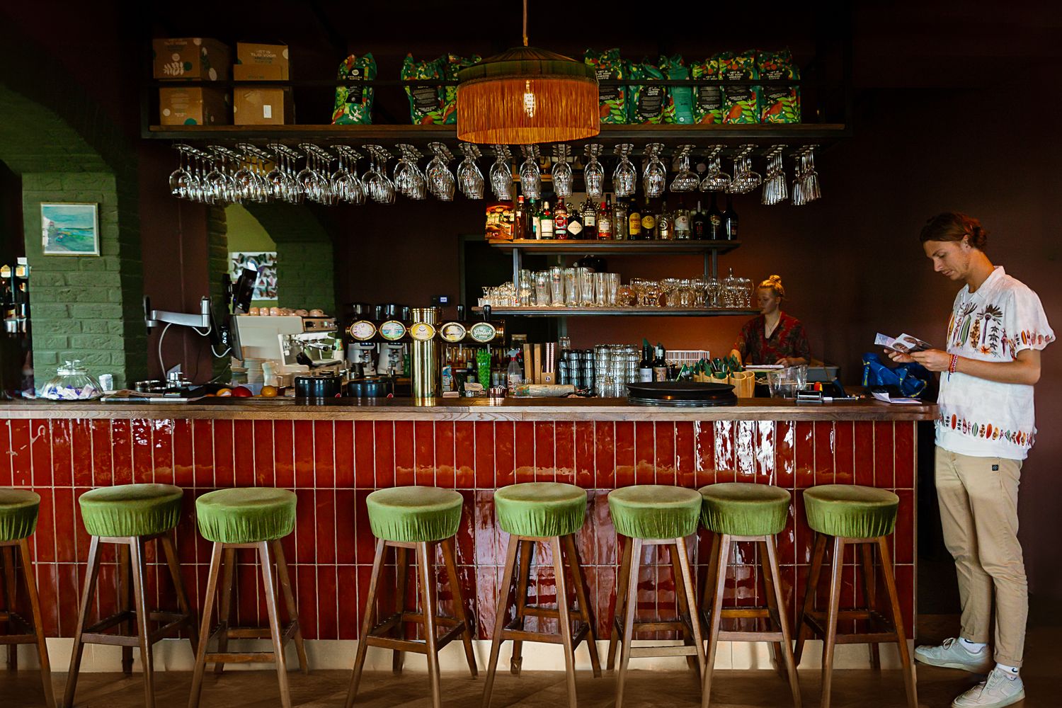 Restaurant Baiana in Lent heeft een prachtig stylisch interieur en mooie bar. Favoriete shootlocatie