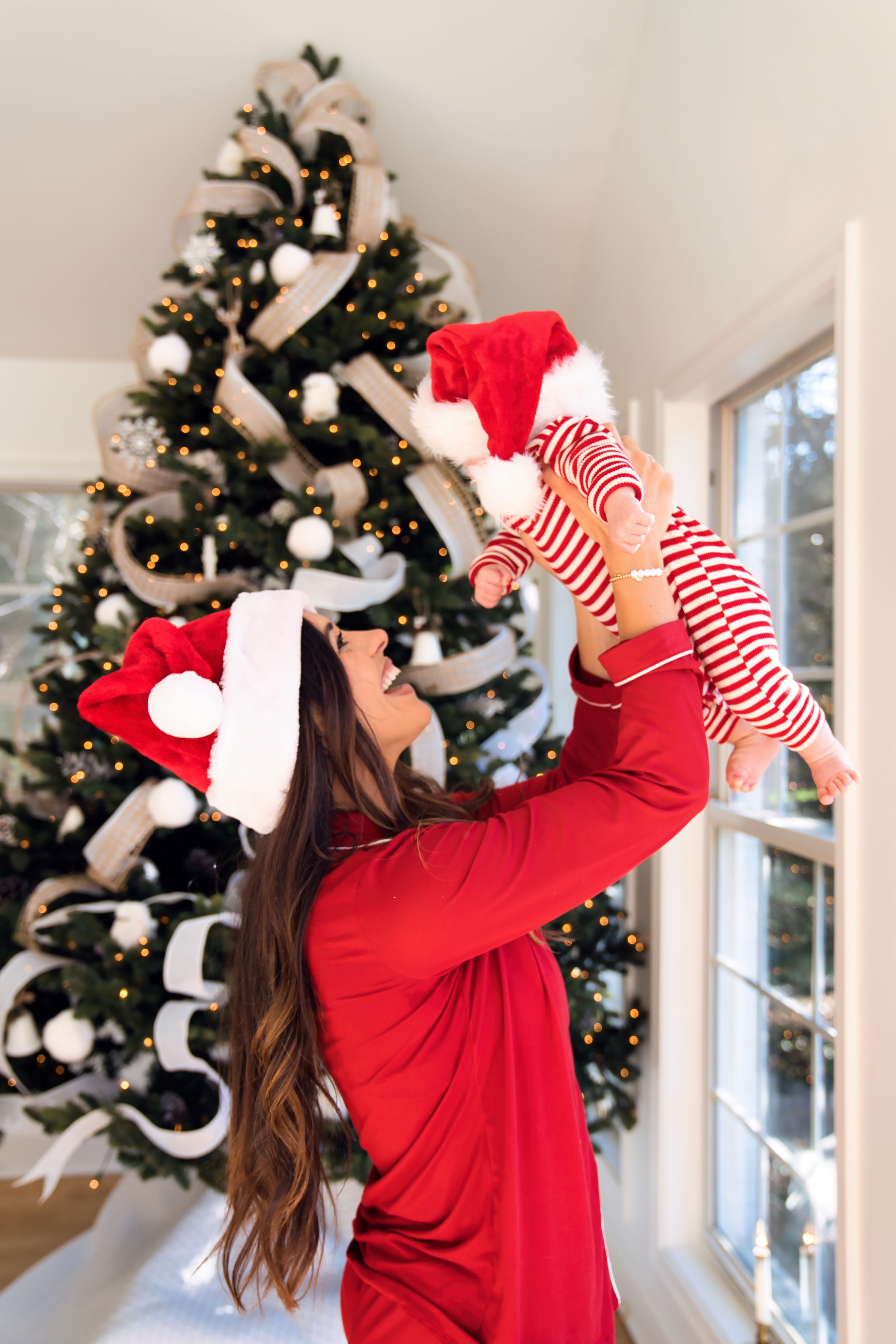Casey getting Christmas family portraits with her husband and kids in Cincinnati Ohio : Cincinnati Family Photographer