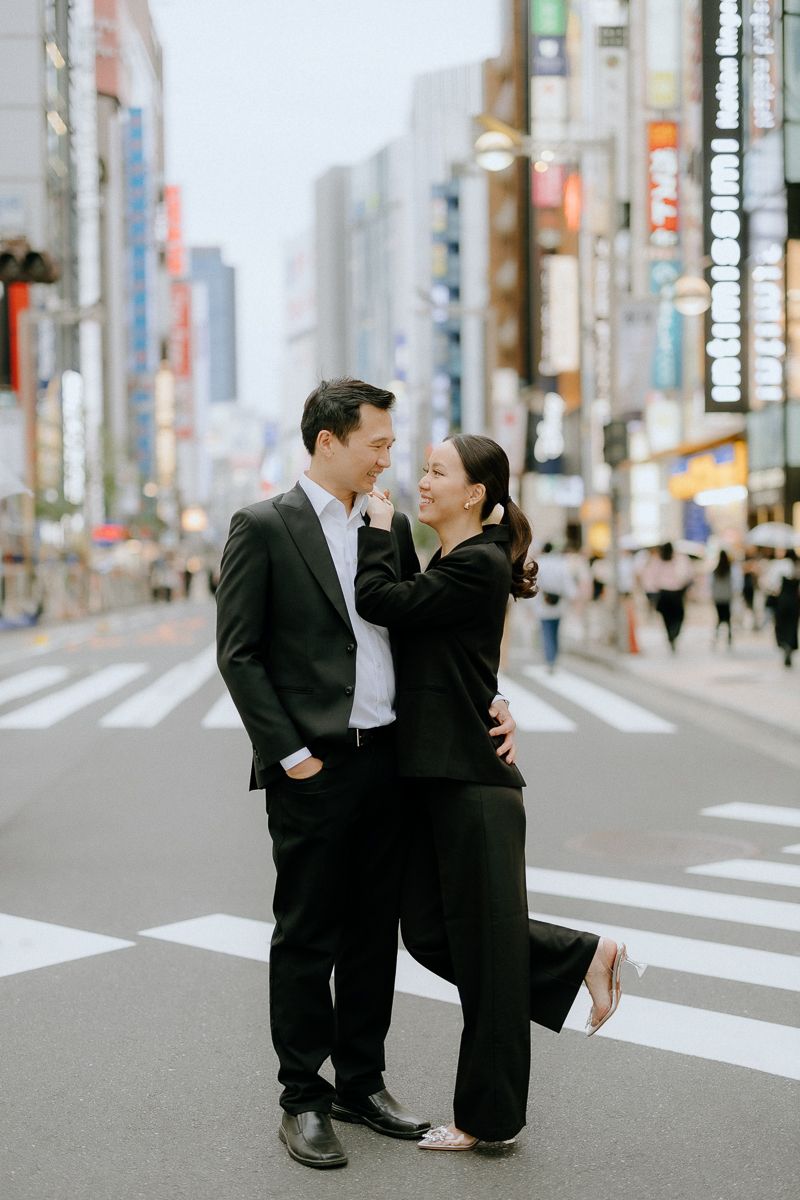 Vibrant Shinjuku pre-wedding photos