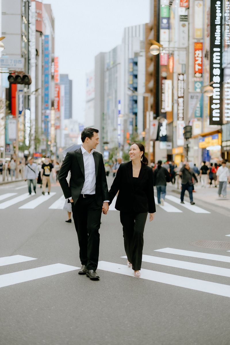 Vibrant Shinjuku pre-wedding photos
