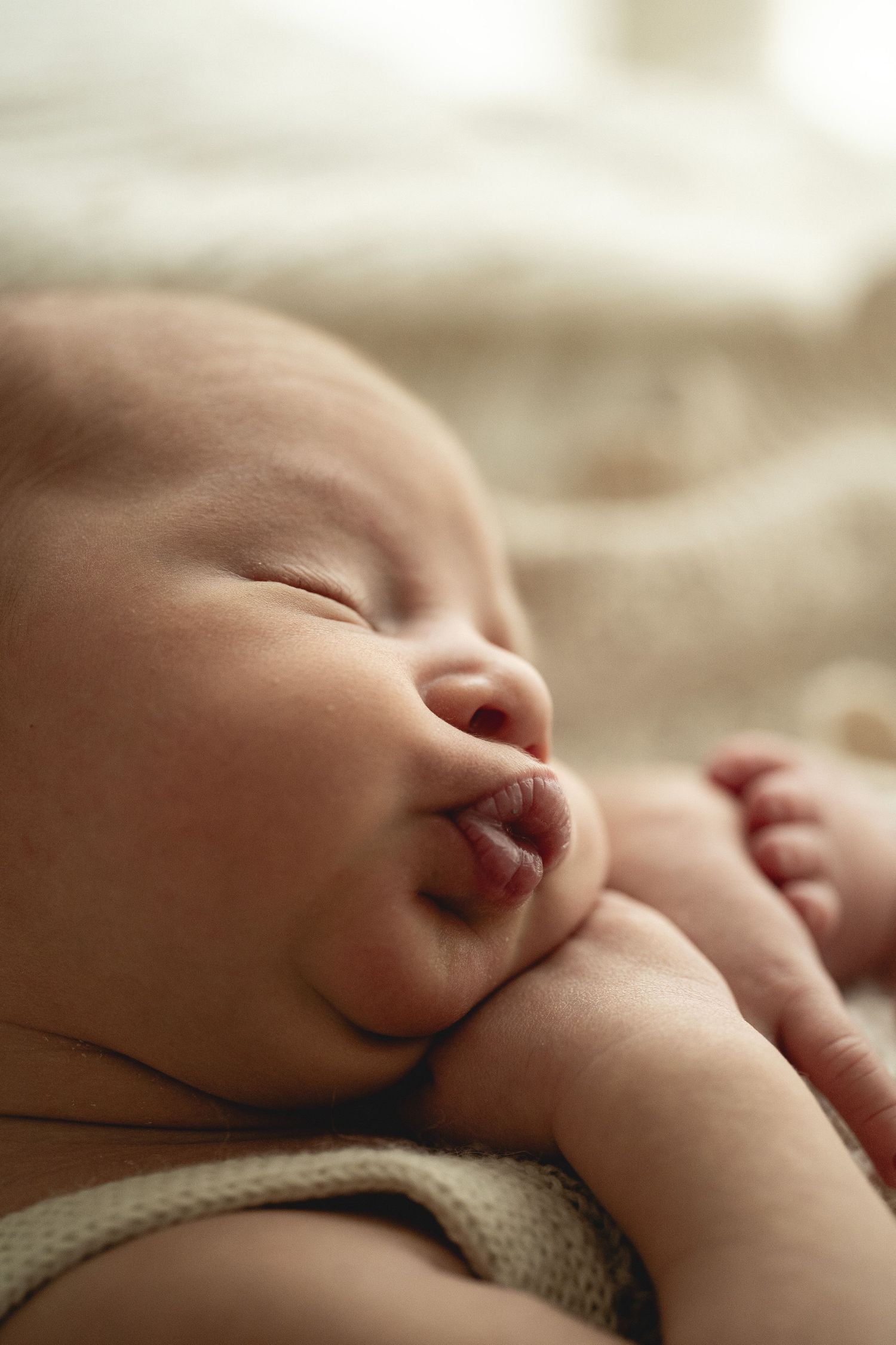 Maternity, newborn and family. Soft neutrals, captured in warm, natural light—embracing the beauty of motherhood.